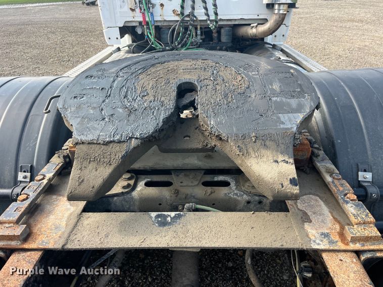 image for item EK8985 2004 Sterling A9500 semi truck