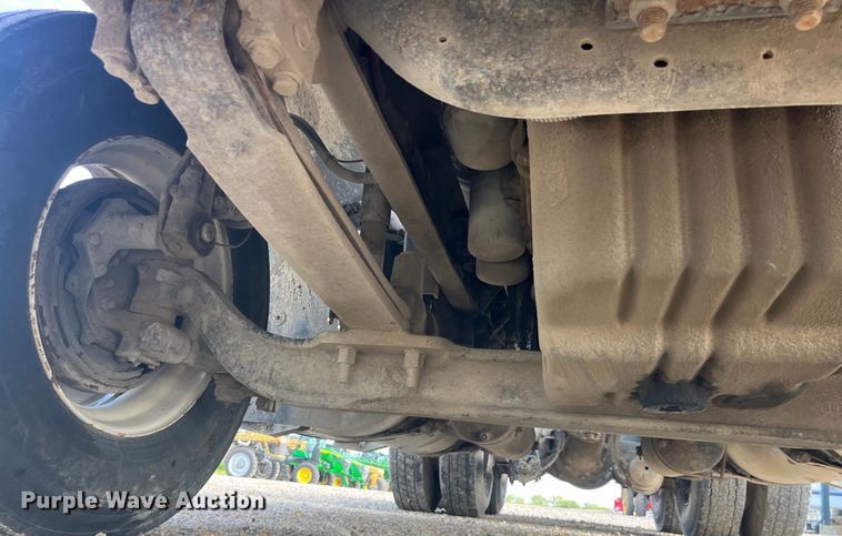 image for item EK8985 2004 Sterling A9500 semi truck