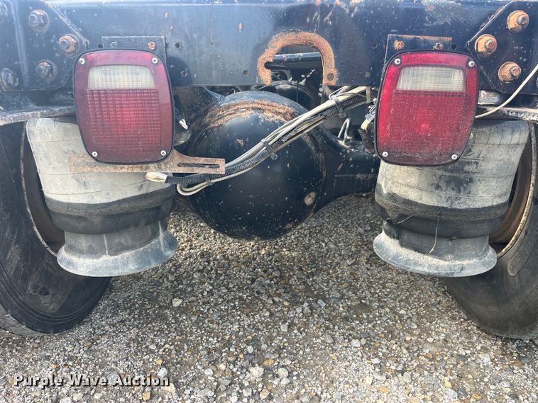 image for item EK8985 2004 Sterling A9500 semi truck