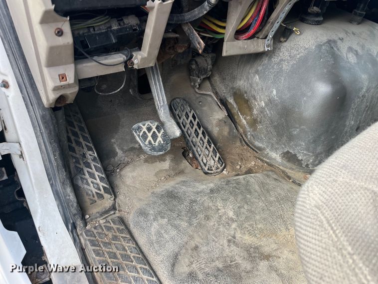 image for item EK8985 2004 Sterling A9500 semi truck