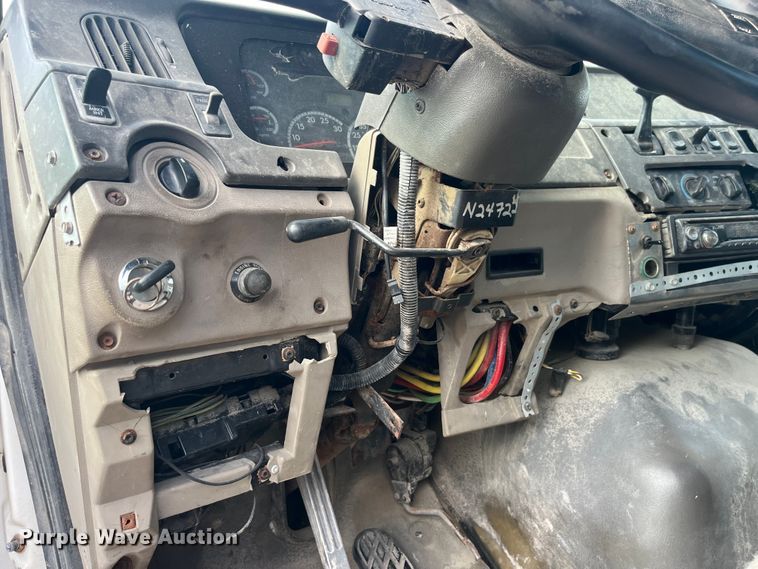 image for item EK8985 2004 Sterling A9500 semi truck