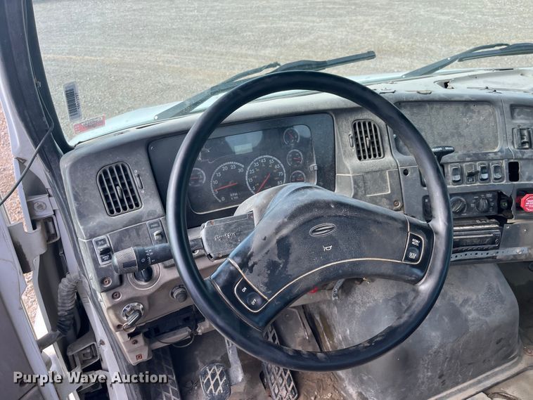 image for item EK8985 2004 Sterling A9500 semi truck