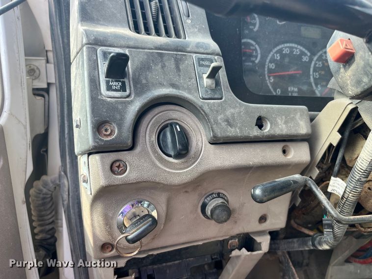 image for item EK8985 2004 Sterling A9500 semi truck