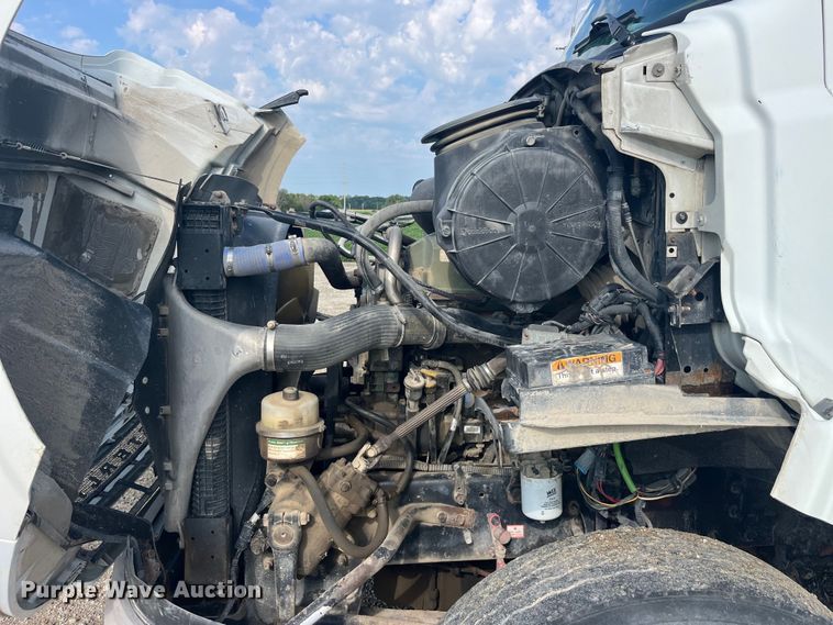 image for item EK8985 2004 Sterling A9500 semi truck