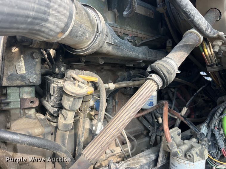 image for item EK8985 2004 Sterling A9500 semi truck