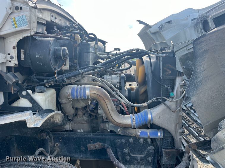 image for item EK8985 2004 Sterling A9500 semi truck