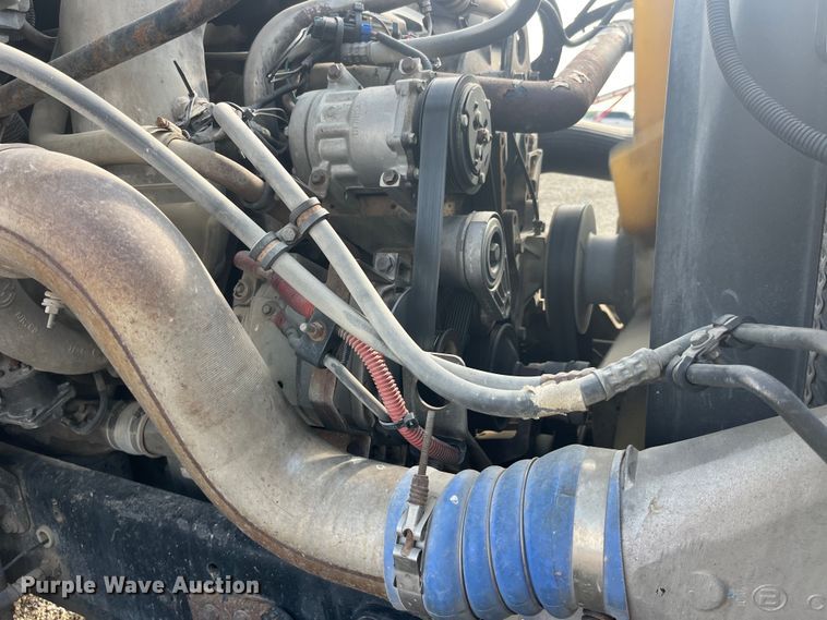 image for item EK8985 2004 Sterling A9500 semi truck