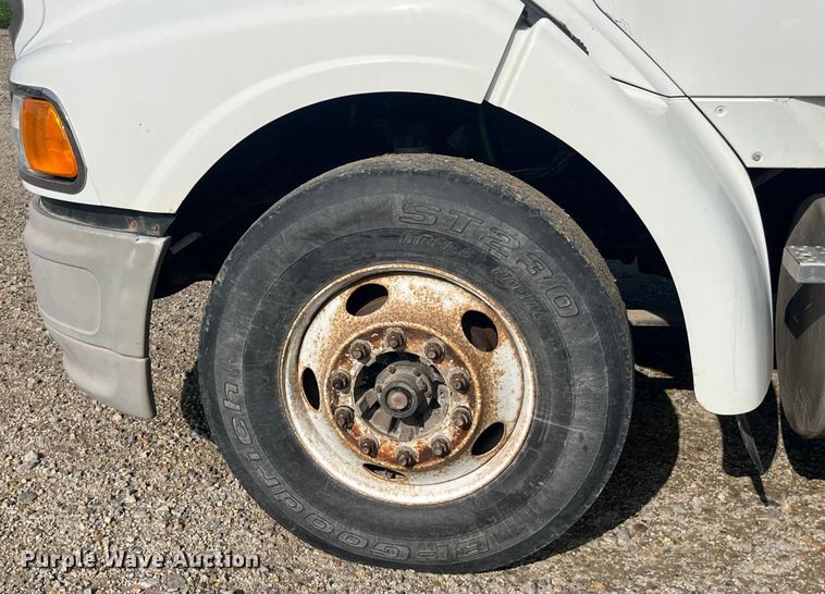 image for item EK8985 2004 Sterling A9500 semi truck