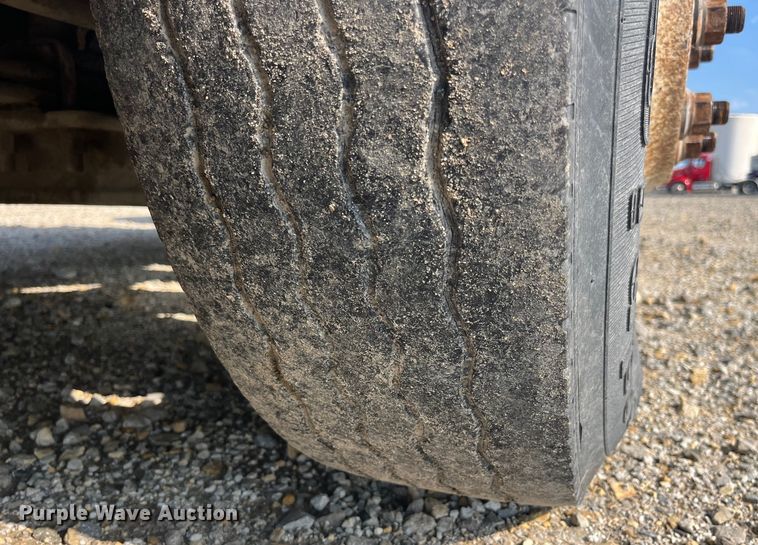 image for item EK8985 2004 Sterling A9500 semi truck