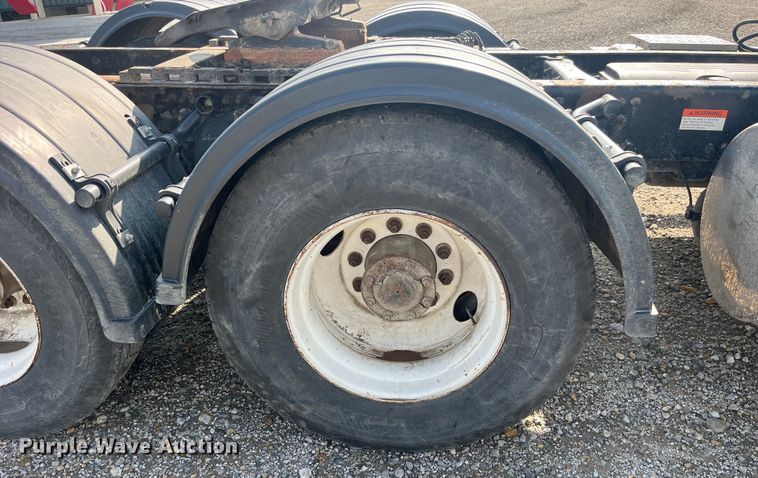 image for item EK8985 2004 Sterling A9500 semi truck