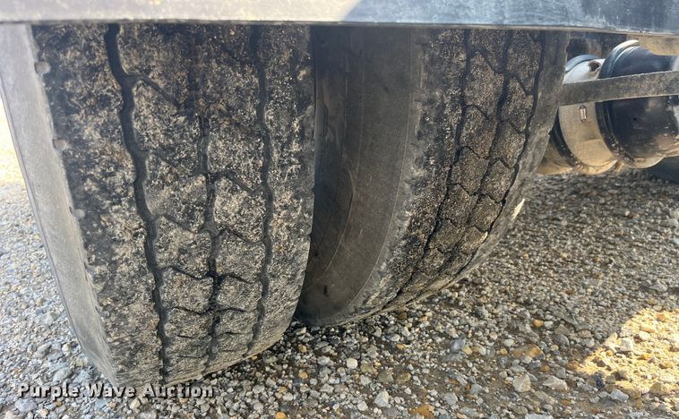 image for item EK8985 2004 Sterling A9500 semi truck