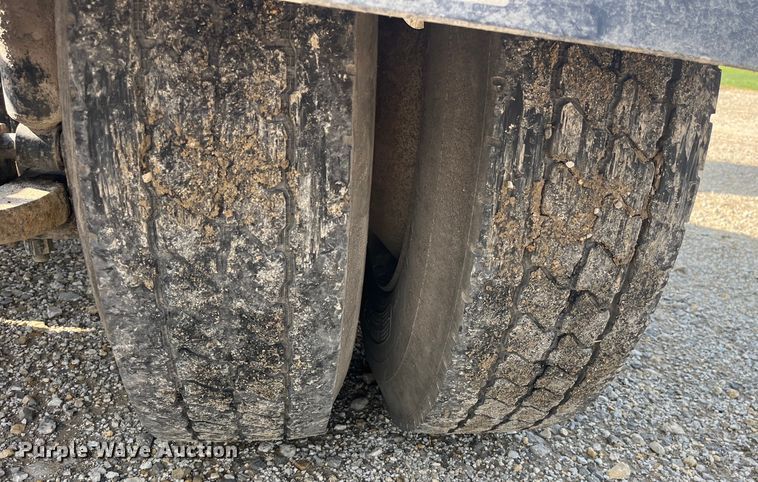 image for item EK8985 2004 Sterling A9500 semi truck