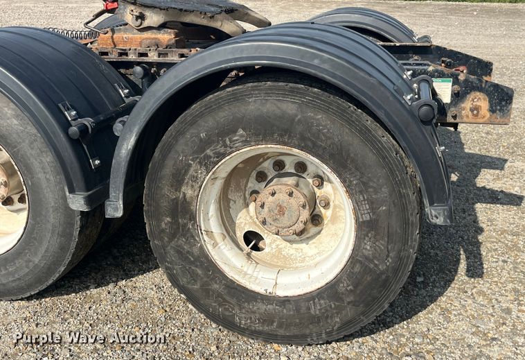 image for item EK8985 2004 Sterling A9500 semi truck