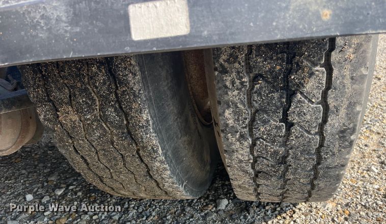 image for item EK8985 2004 Sterling A9500 semi truck