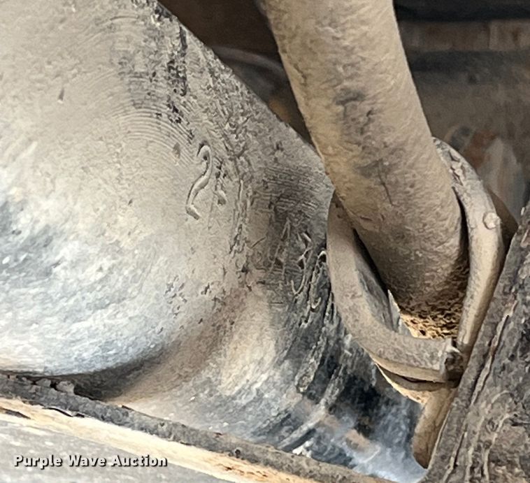 image for item EK8985 2004 Sterling A9500 semi truck