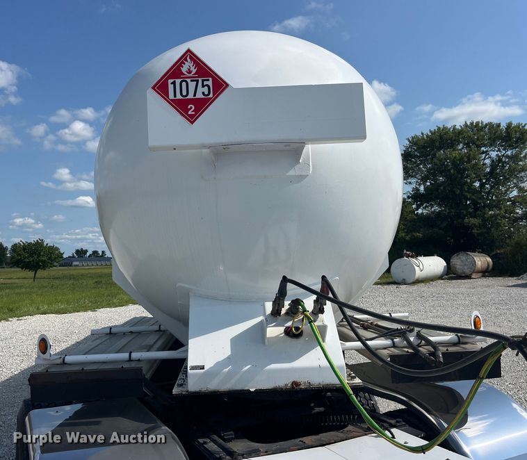 image for item EK8991 2014 Countryside Industries Inc. LPG transport trailer