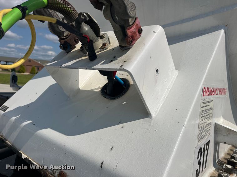 image for item EK8991 2014 Countryside Industries Inc. LPG transport trailer