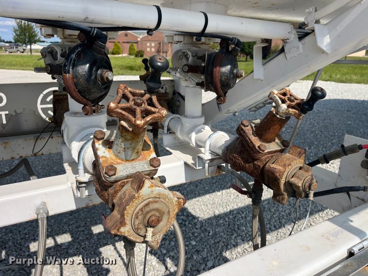 image for item EK8991 2014 Countryside Industries Inc. LPG transport trailer