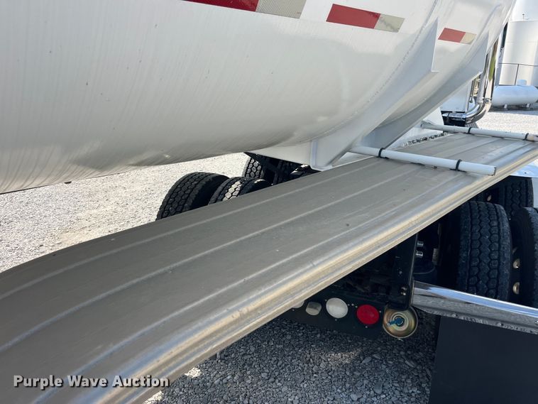 image for item EK8991 2014 Countryside Industries Inc. LPG transport trailer