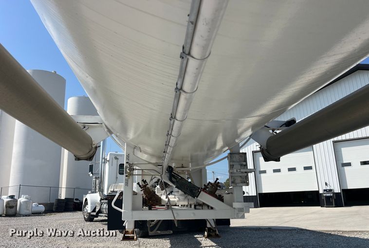 image for item EK8991 2014 Countryside Industries Inc. LPG transport trailer