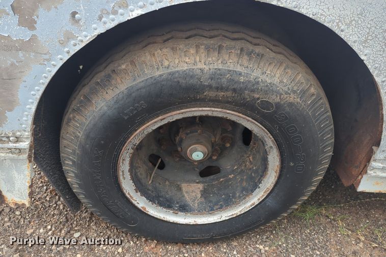 image for item EQ2076 1968 Kentucky trailer  dry van trailer