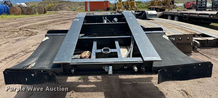 image for item IB9455 1988 Eager Beaver lowboy equipment trailer