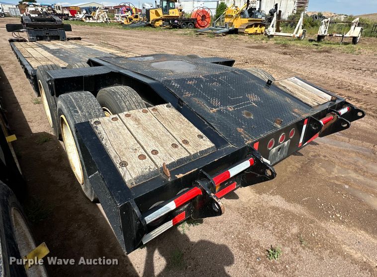 image for item IB9455 1988 Eager Beaver lowboy equipment trailer