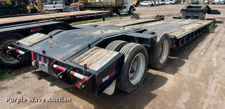 image for item IB9455 1988 Eager Beaver lowboy equipment trailer