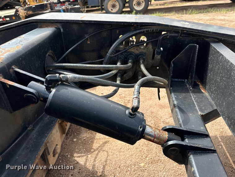 image for item IB9455 1988 Eager Beaver lowboy equipment trailer