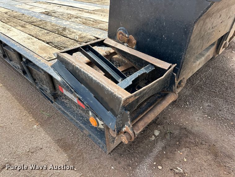 image for item IB9455 1988 Eager Beaver lowboy equipment trailer