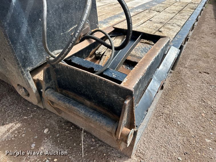 image for item IB9455 1988 Eager Beaver lowboy equipment trailer