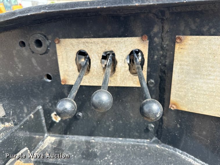 image for item IB9455 1988 Eager Beaver lowboy equipment trailer