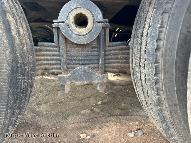 image for item IB9455 1988 Eager Beaver lowboy equipment trailer