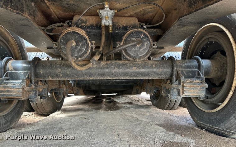 image for item IB9455 1988 Eager Beaver lowboy equipment trailer