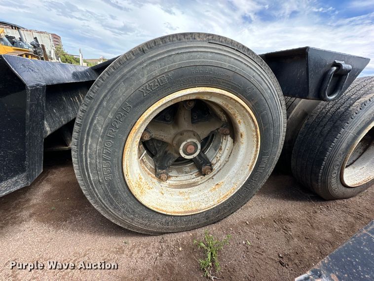 image for item IB9455 1988 Eager Beaver lowboy equipment trailer