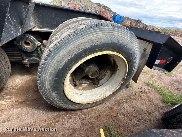 image for item IB9455 1988 Eager Beaver lowboy equipment trailer