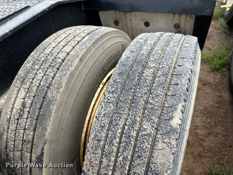 image for item IB9455 1988 Eager Beaver lowboy equipment trailer