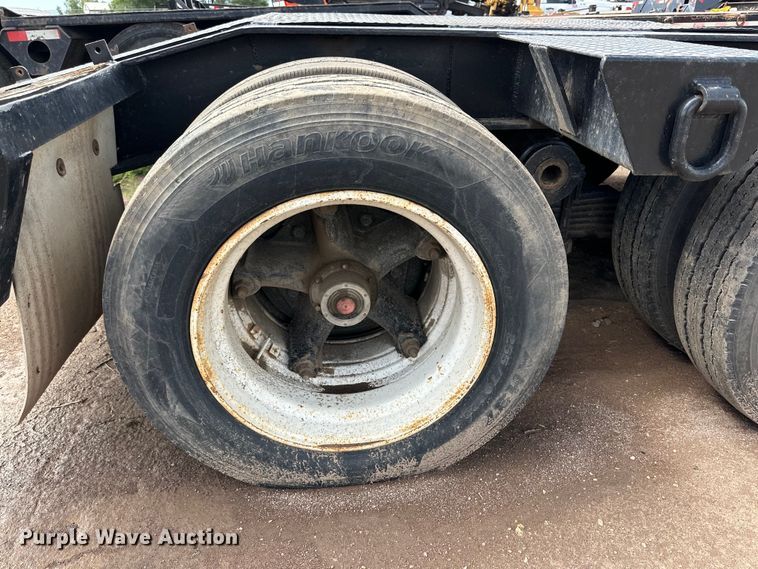 image for item IB9455 1988 Eager Beaver lowboy equipment trailer