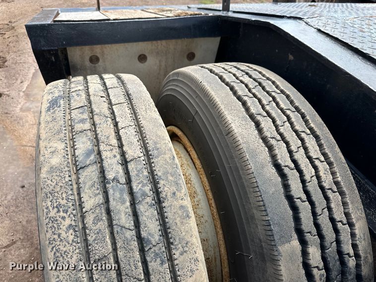 image for item IB9455 1988 Eager Beaver lowboy equipment trailer