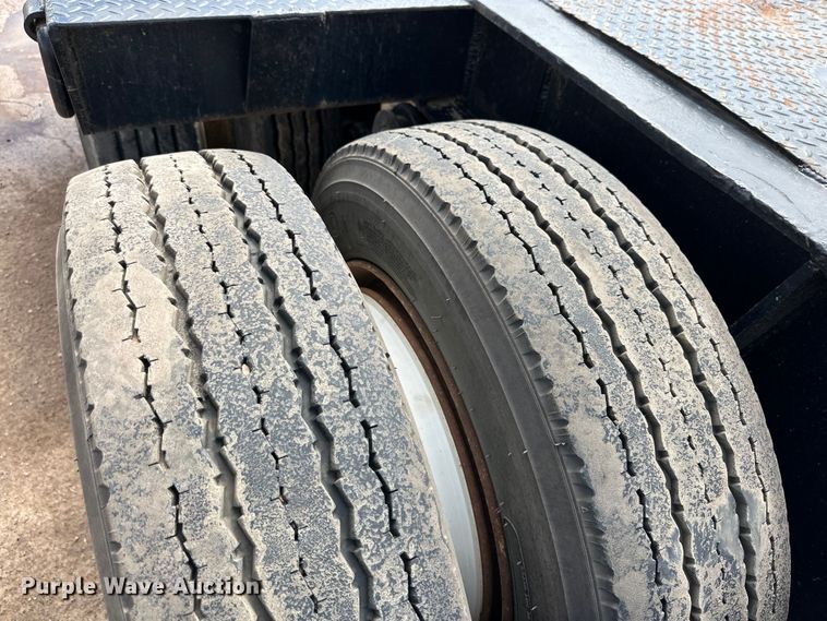 image for item IB9455 1988 Eager Beaver lowboy equipment trailer