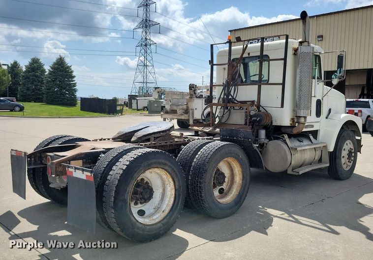 image for item KA9874 1995 Freightliner FLD120 semi truck