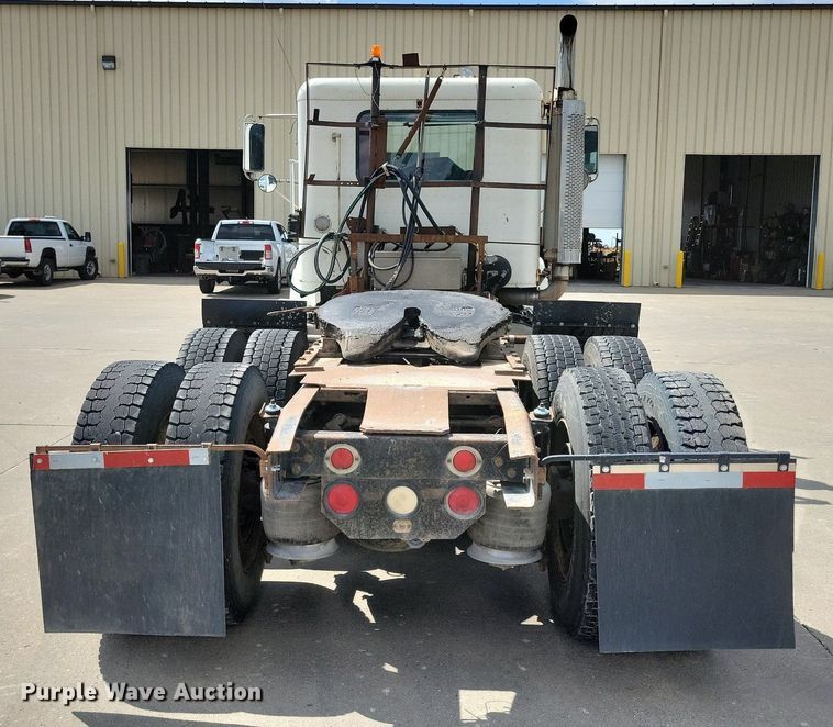 image for item KA9874 1995 Freightliner FLD120 semi truck