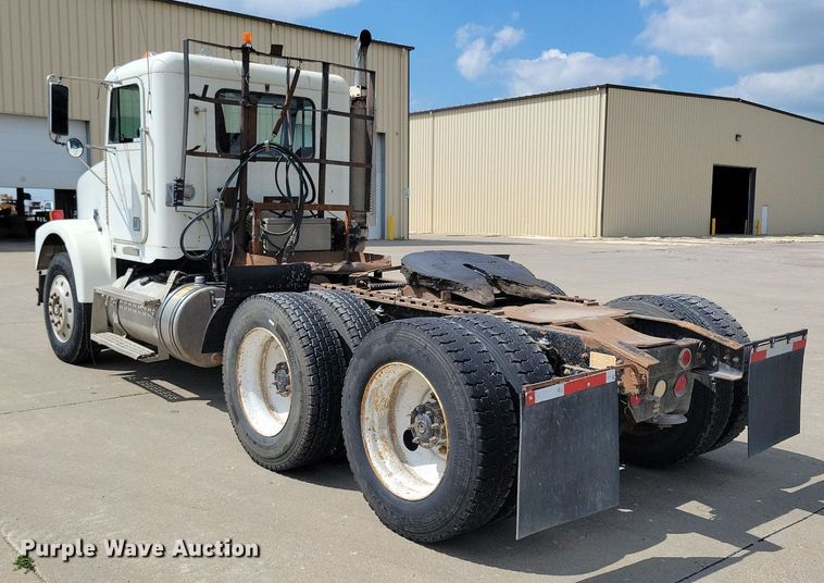 image for item KA9874 1995 Freightliner FLD120 semi truck