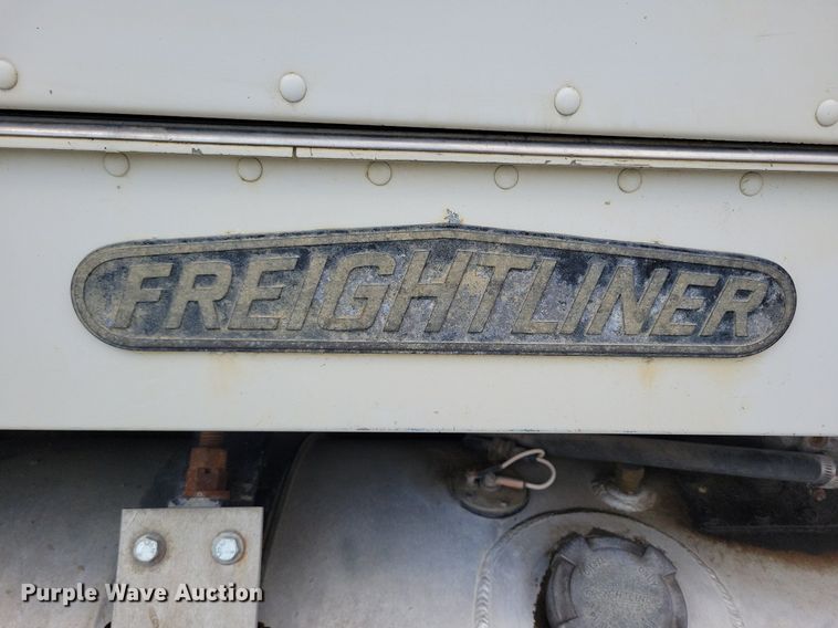 image for item KA9874 1995 Freightliner FLD120 semi truck