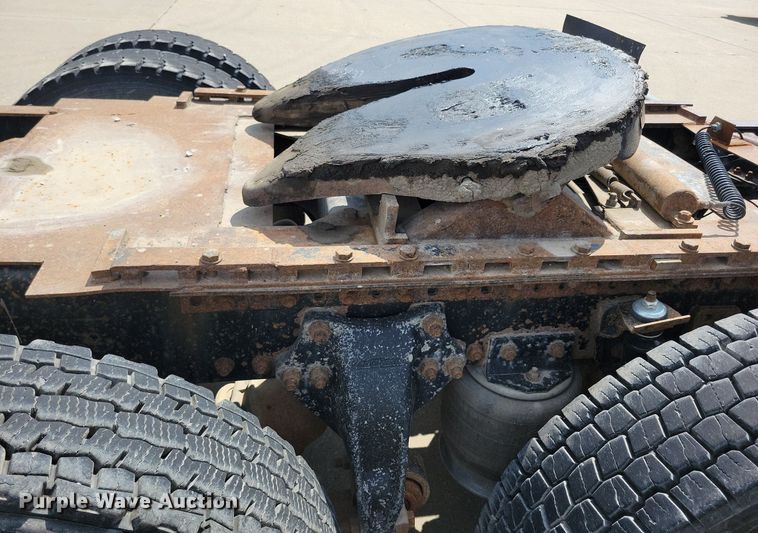 image for item KA9874 1995 Freightliner FLD120 semi truck