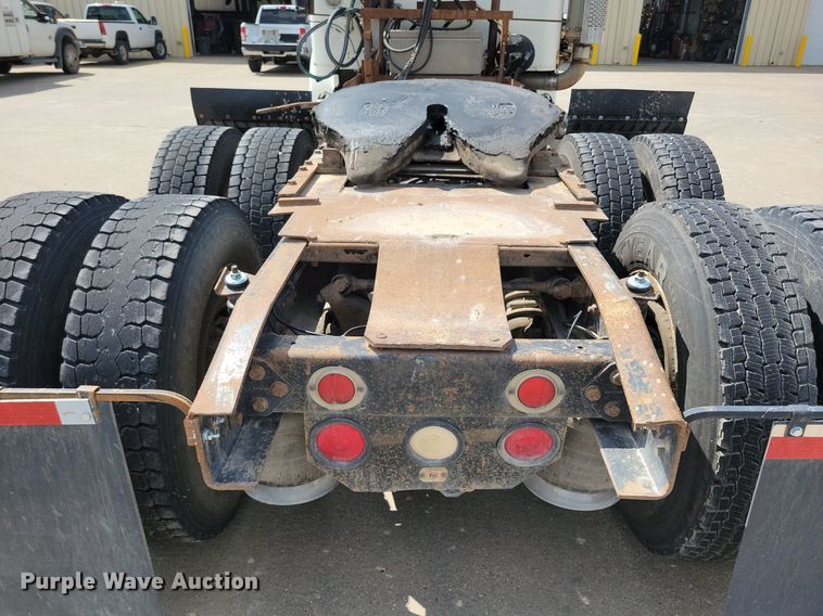 image for item KA9874 1995 Freightliner FLD120 semi truck