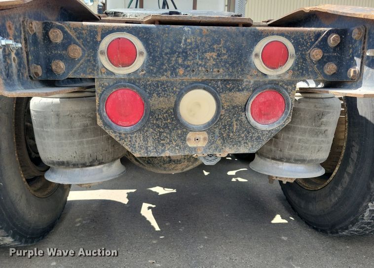 image for item KA9874 1995 Freightliner FLD120 semi truck