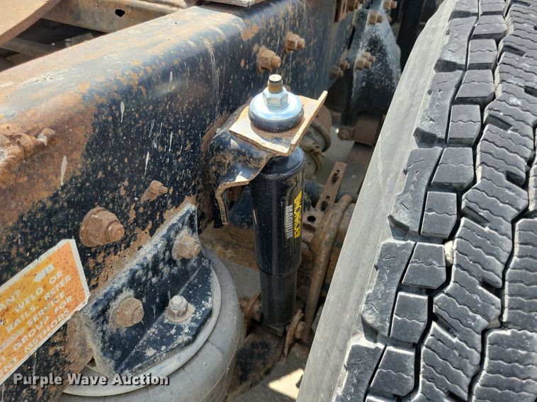 image for item KA9874 1995 Freightliner FLD120 semi truck