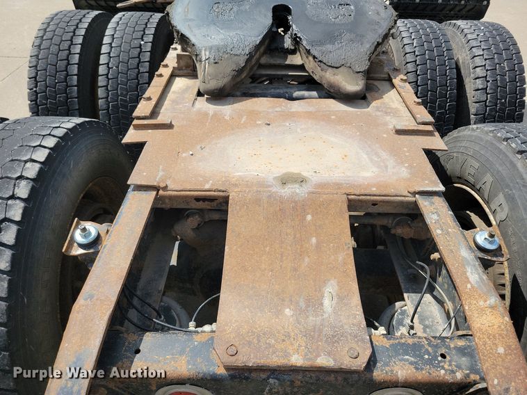 image for item KA9874 1995 Freightliner FLD120 semi truck