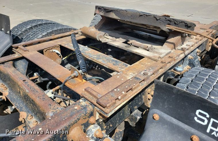 image for item KA9874 1995 Freightliner FLD120 semi truck